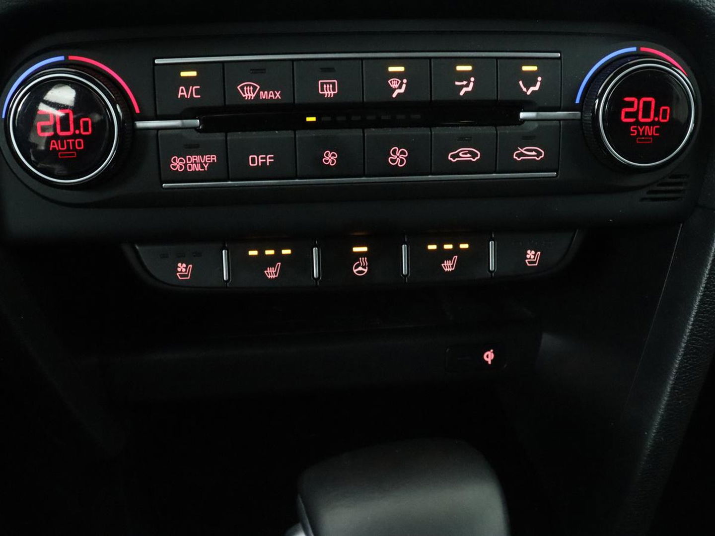 Kia Ceed 1.6 GDI PHEV ExecutiveLine | Panoramadak | Stoelventilatie | Leder | Trekhaak | Adaptive cruise | Camera | Keyless | Digital Cockpit | Full LED | Achterbankverwarming | Carplay | Navigatie