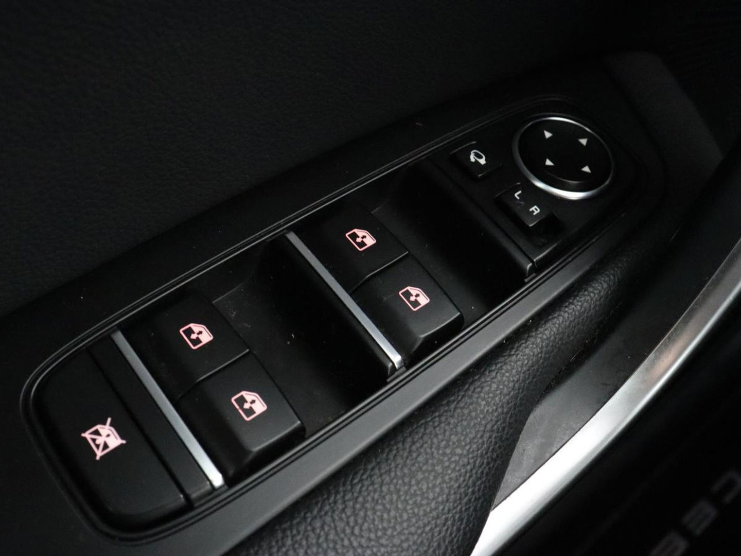 Kia Ceed 1.6 GDI PHEV ExecutiveLine | Panoramadak | Stoelventilatie | Leder | Trekhaak | Adaptive cruise | Camera | Keyless | Digital Cockpit | Full LED | Achterbankverwarming | Carplay | Navigatie