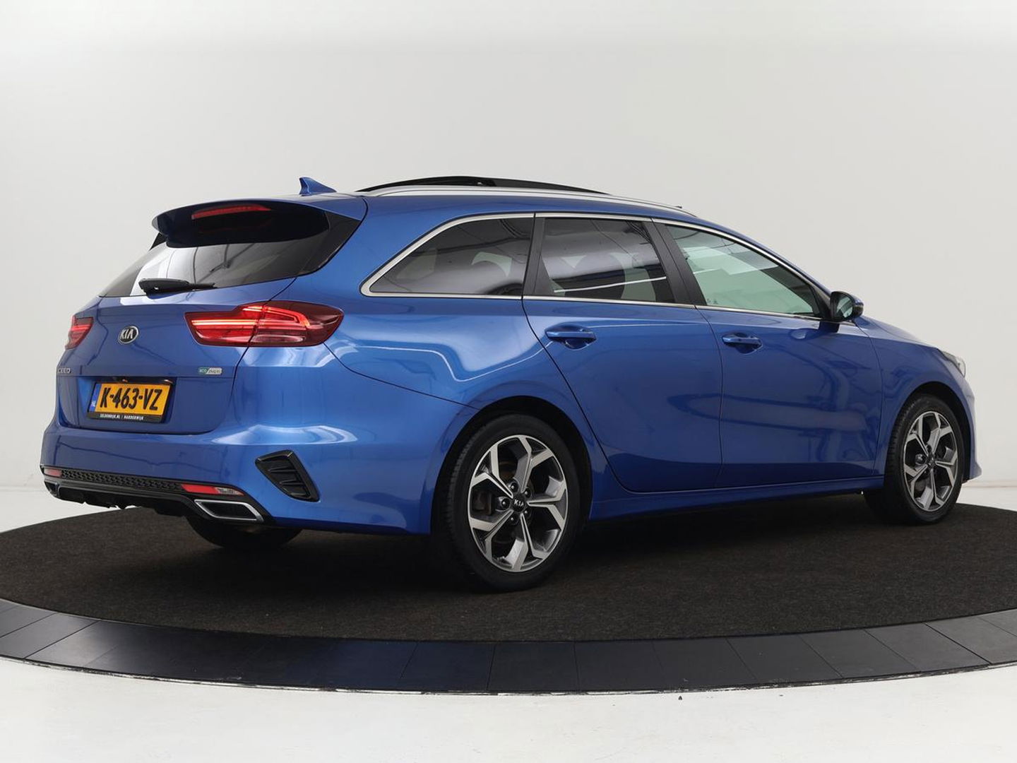 Kia Ceed 1.6 GDI PHEV ExecutiveLine | Panoramadak | Stoelventilatie | Leder | Trekhaak | Adaptive cruise | Camera | Keyless | Digital Cockpit | Full LED | Achterbankverwarming | Carplay | Navigatie