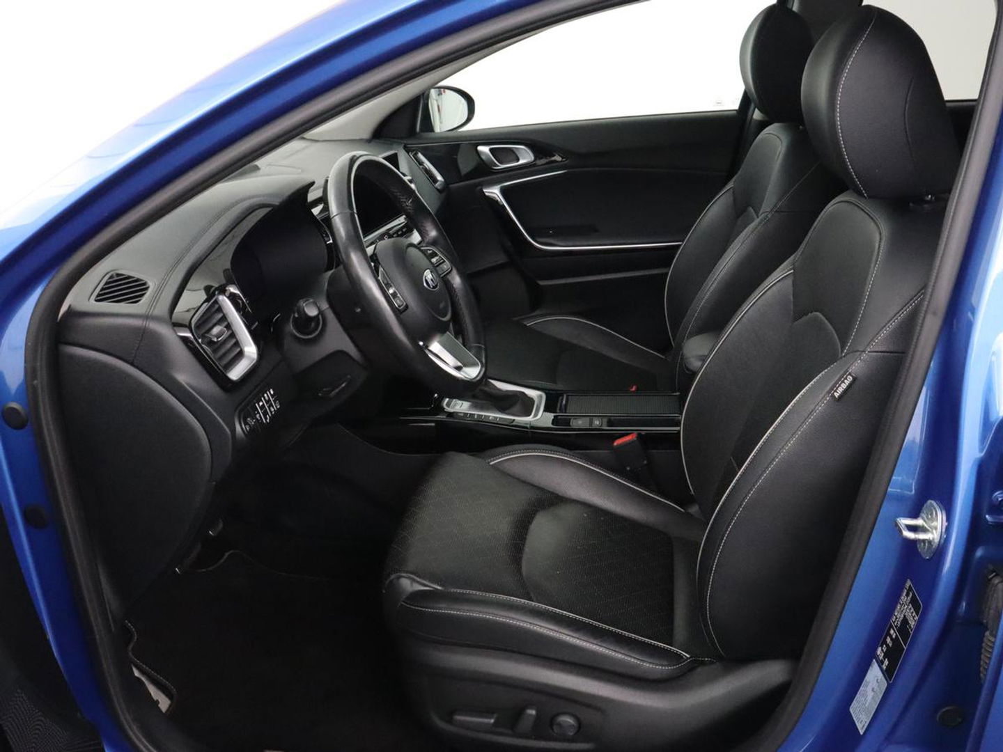 Kia Ceed 1.6 GDI PHEV ExecutiveLine | Panoramadak | Stoelventilatie | Leder | Trekhaak | Adaptive cruise | Camera | Keyless | Digital Cockpit | Full LED | Achterbankverwarming | Carplay | Navigatie