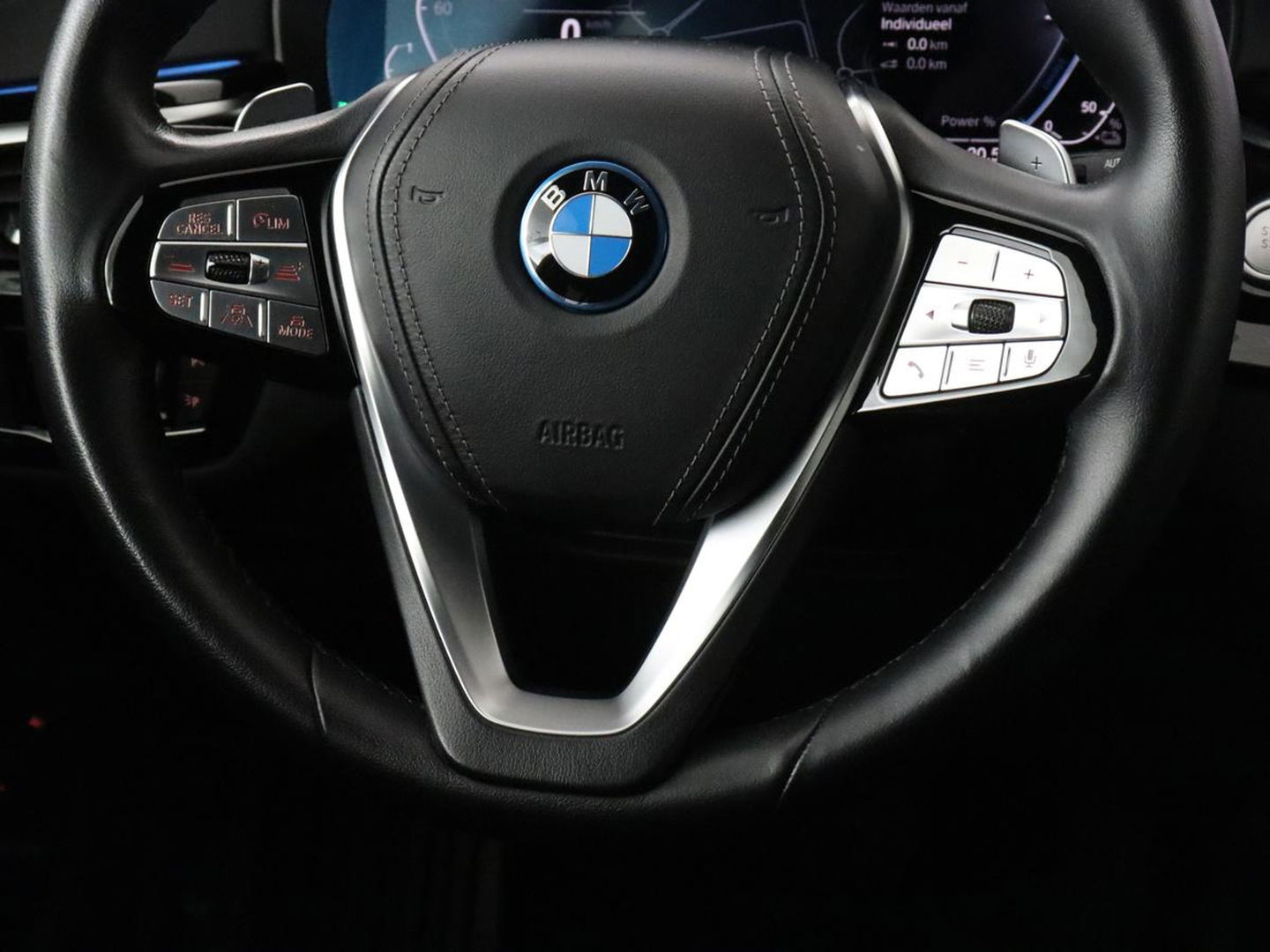 BMW 5 Serie 530e Luxury Line | Panoramadak | Stoelventilatie | LaserLight | Head-Up | Adaptive cruise | Massage | Harman/Kardon | Leder | Trekhaak | Keyless | Comfortstoelen | Carplay | Sfeerverlichting