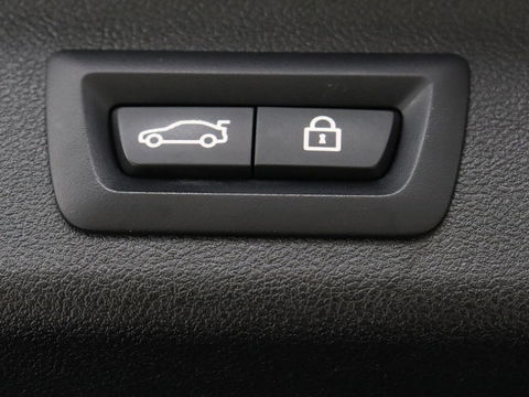 BMW 5 Serie 530e Luxury Line | Panoramadak | Stoelventilatie | LaserLight | Head-Up | Adaptive cruise | Massage | Harman/Kardon | Leder | Trekhaak | Keyless | Comfortstoelen | Carplay | Sfeerverlichting