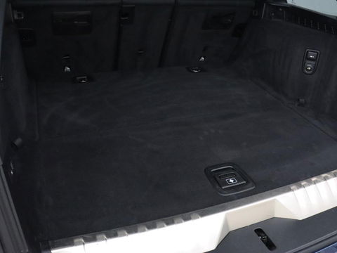 BMW 5 Serie 530e Luxury Line | Panoramadak | Stoelventilatie | LaserLight | Head-Up | Adaptive cruise | Massage | Harman/Kardon | Leder | Trekhaak | Keyless | Comfortstoelen | Carplay | Sfeerverlichting