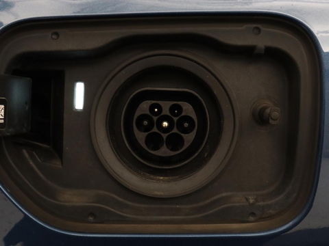 BMW 5 Serie 530e Luxury Line | Panoramadak | Stoelventilatie | LaserLight | Head-Up | Adaptive cruise | Massage | Harman/Kardon | Leder | Trekhaak | Keyless | Comfortstoelen | Carplay | Sfeerverlichting