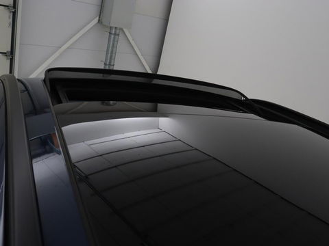BMW 5 Serie 530e Luxury Line | Panoramadak | Stoelventilatie | LaserLight | Head-Up | Adaptive cruise | Massage | Harman/Kardon | Leder | Trekhaak | Keyless | Comfortstoelen | Carplay | Sfeerverlichting