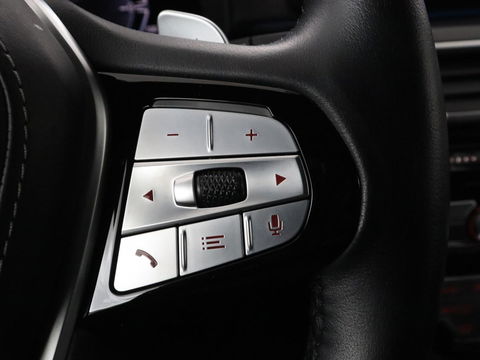 BMW 5 Serie 530e Luxury Line | Panoramadak | Stoelventilatie | LaserLight | Head-Up | Adaptive cruise | Massage | Harman/Kardon | Leder | Trekhaak | Keyless | Comfortstoelen | Carplay | Sfeerverlichting
