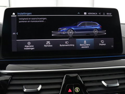 BMW 5 Serie 530e Luxury Line | Panoramadak | Stoelventilatie | LaserLight | Head-Up | Adaptive cruise | Massage | Harman/Kardon | Leder | Trekhaak | Keyless | Comfortstoelen | Carplay | Sfeerverlichting