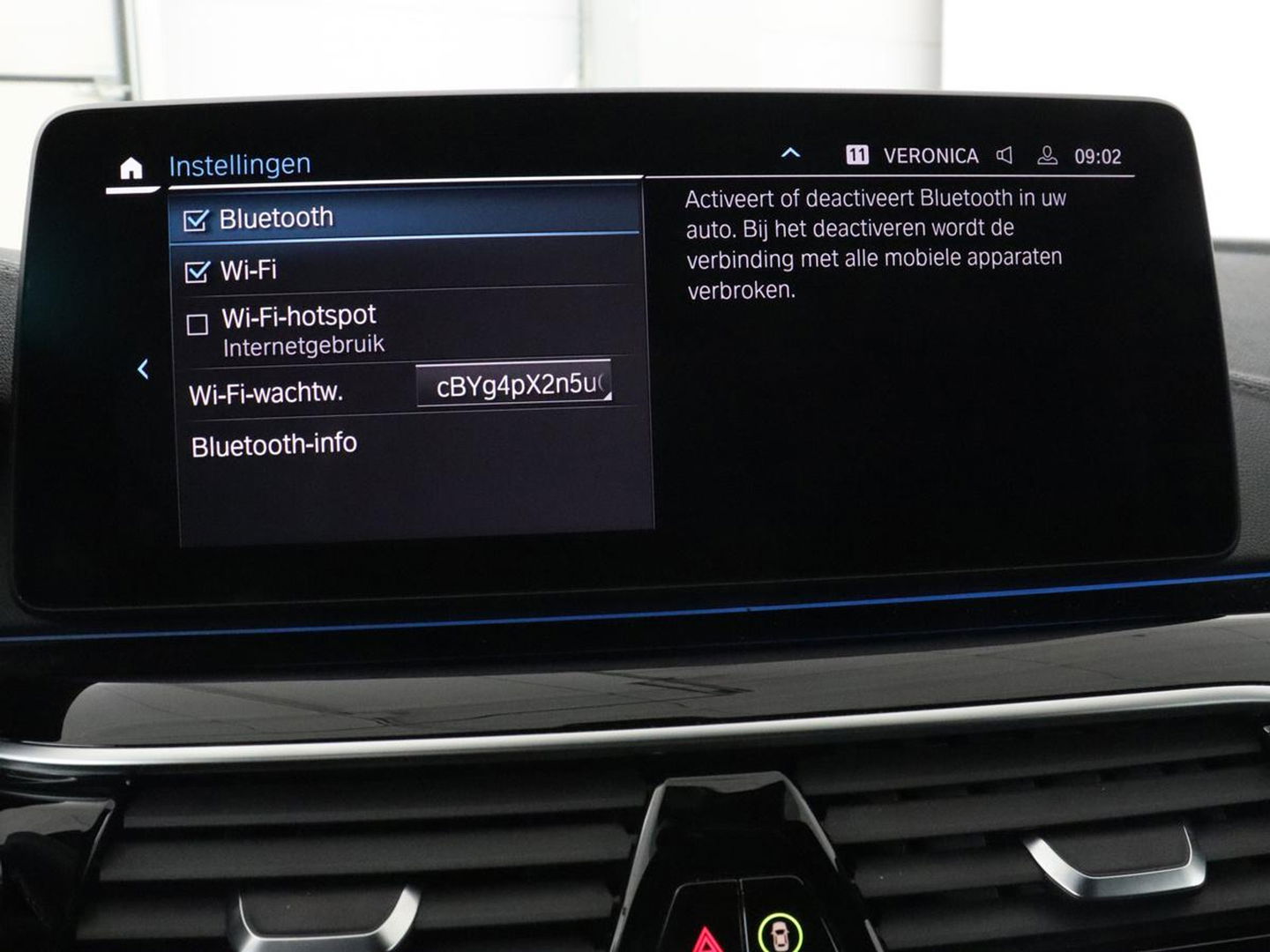 BMW 5 Serie 530e Luxury Line | Panoramadak | Stoelventilatie | LaserLight | Head-Up | Adaptive cruise | Massage | Harman/Kardon | Leder | Trekhaak | Keyless | Comfortstoelen | Carplay | Sfeerverlichting