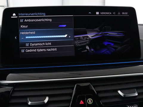 BMW 5 Serie 530e Luxury Line | Panoramadak | Stoelventilatie | LaserLight | Head-Up | Adaptive cruise | Massage | Harman/Kardon | Leder | Trekhaak | Keyless | Comfortstoelen | Carplay | Sfeerverlichting