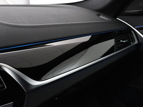 BMW 5 Serie 530e Luxury Line | Panoramadak | Stoelventilatie | LaserLight | Head-Up | Adaptive cruise | Massage | Harman/Kardon | Leder | Trekhaak | Keyless | Comfortstoelen | Carplay | Sfeerverlichting