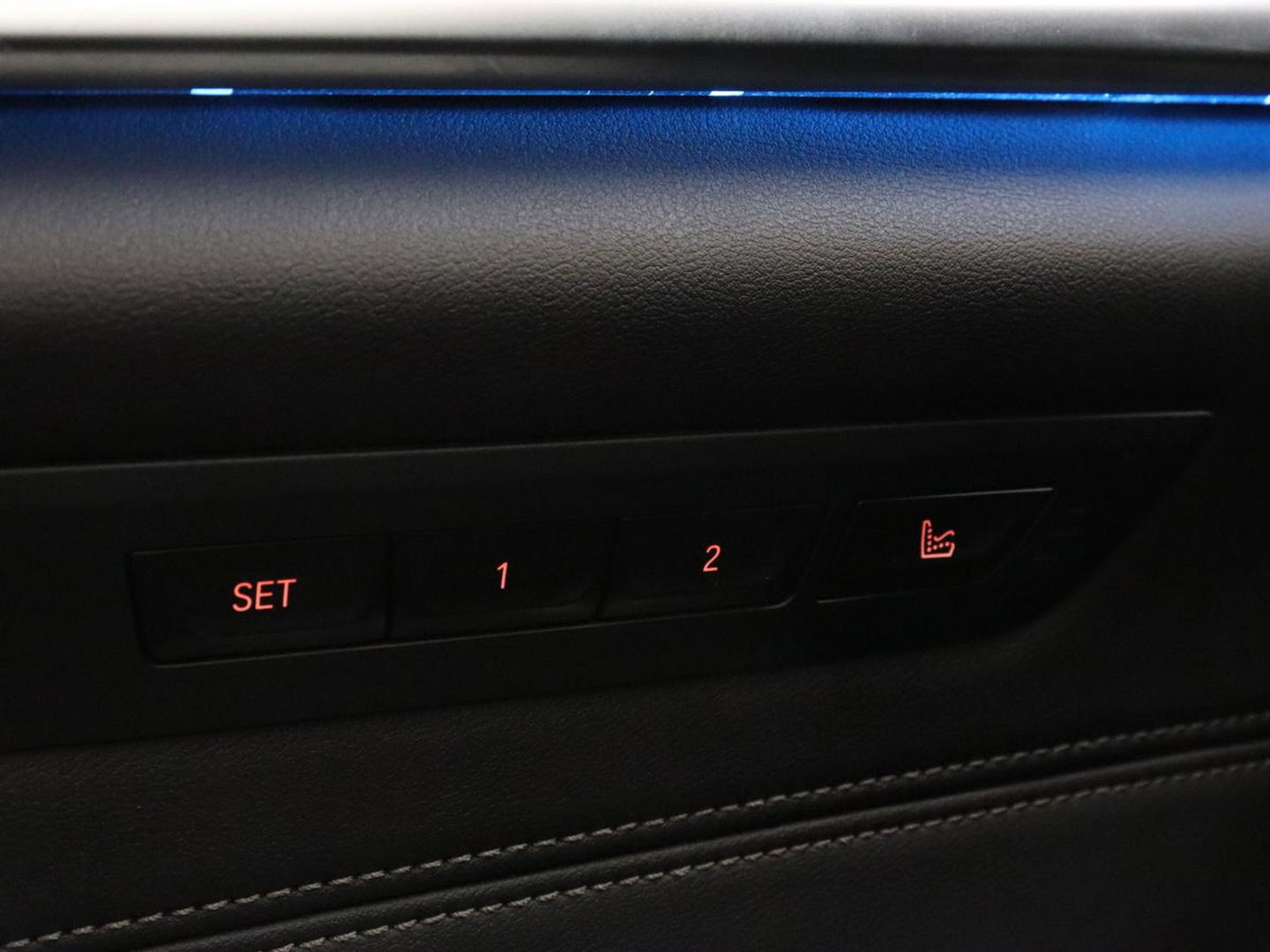 BMW 5 Serie 530e Luxury Line | Panoramadak | Stoelventilatie | LaserLight | Head-Up | Adaptive cruise | Massage | Harman/Kardon | Leder | Trekhaak | Keyless | Comfortstoelen | Carplay | Sfeerverlichting