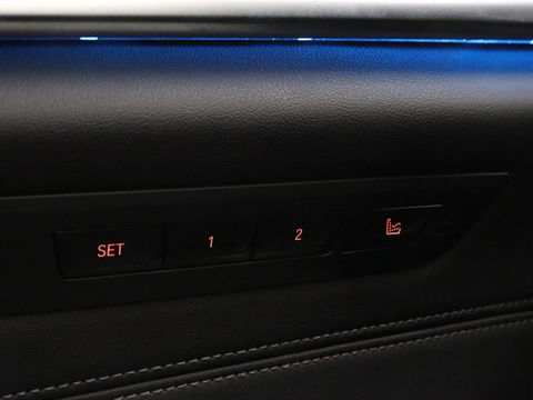BMW 5 Serie 530e Luxury Line | Panoramadak | Stoelventilatie | LaserLight | Head-Up | Adaptive cruise | Massage | Harman/Kardon | Leder | Trekhaak | Keyless | Comfortstoelen | Carplay | Sfeerverlichting