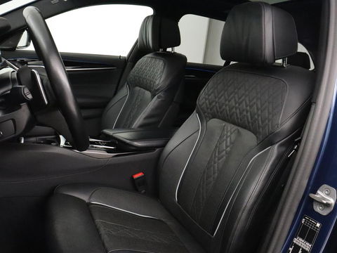 BMW 5 Serie 530e Luxury Line | Panoramadak | Stoelventilatie | LaserLight | Head-Up | Adaptive cruise | Massage | Harman/Kardon | Leder | Trekhaak | Keyless | Comfortstoelen | Carplay | Sfeerverlichting