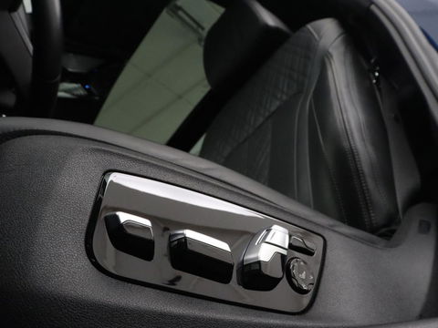 BMW 5 Serie 530e Luxury Line | Panoramadak | Stoelventilatie | LaserLight | Head-Up | Adaptive cruise | Massage | Harman/Kardon | Leder | Trekhaak | Keyless | Comfortstoelen | Carplay | Sfeerverlichting