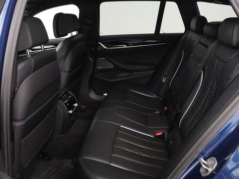 BMW 5 Serie 530e Luxury Line | Panoramadak | Stoelventilatie | LaserLight | Head-Up | Adaptive cruise | Massage | Harman/Kardon | Leder | Trekhaak | Keyless | Comfortstoelen | Carplay | Sfeerverlichting