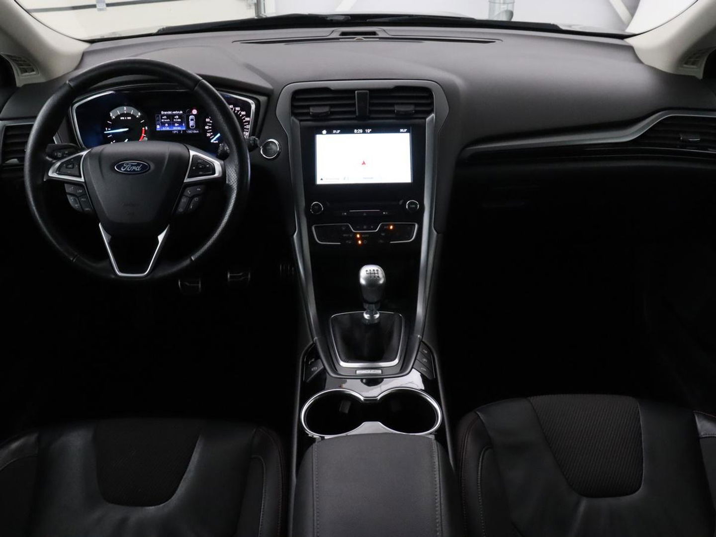 Ford Mondeo 2.0 TDCi ST Line | Panoramadak | Stoel & stuurverwarming | Camera | Trekhaak | Half leder | Navigatie | Achterbankverwarming | Park Assist