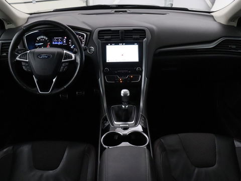Ford Mondeo 2.0 TDCi ST Line | Panoramadak | Stoel & stuurverwarming | Camera | Trekhaak | Half leder | Navigatie | Achterbankverwarming | Park Assist