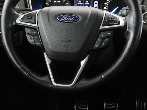 Ford Mondeo 2.0 TDCi ST Line | Panoramadak | Stoel & stuurverwarming | Camera | Trekhaak | Half leder | Navigatie | Achterbankverwarming | Park Assist