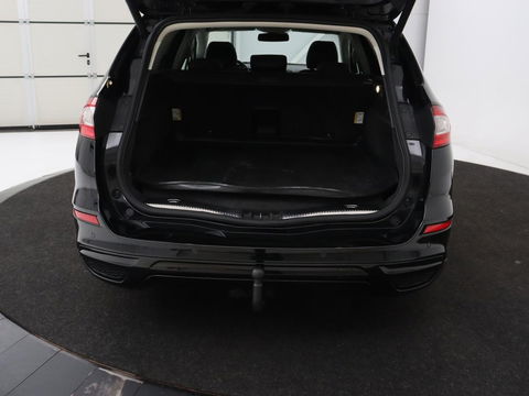 Ford Mondeo 2.0 TDCi ST Line | Panoramadak | Stoel & stuurverwarming | Camera | Trekhaak | Half leder | Navigatie | Achterbankverwarming | Park Assist