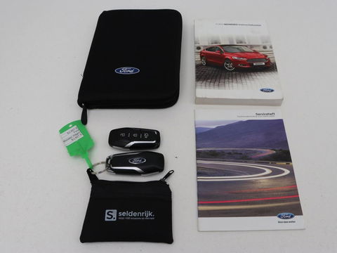 Ford Mondeo 2.0 TDCi ST Line | Panoramadak | Stoel & stuurverwarming | Camera | Trekhaak | Half leder | Navigatie | Achterbankverwarming | Park Assist
