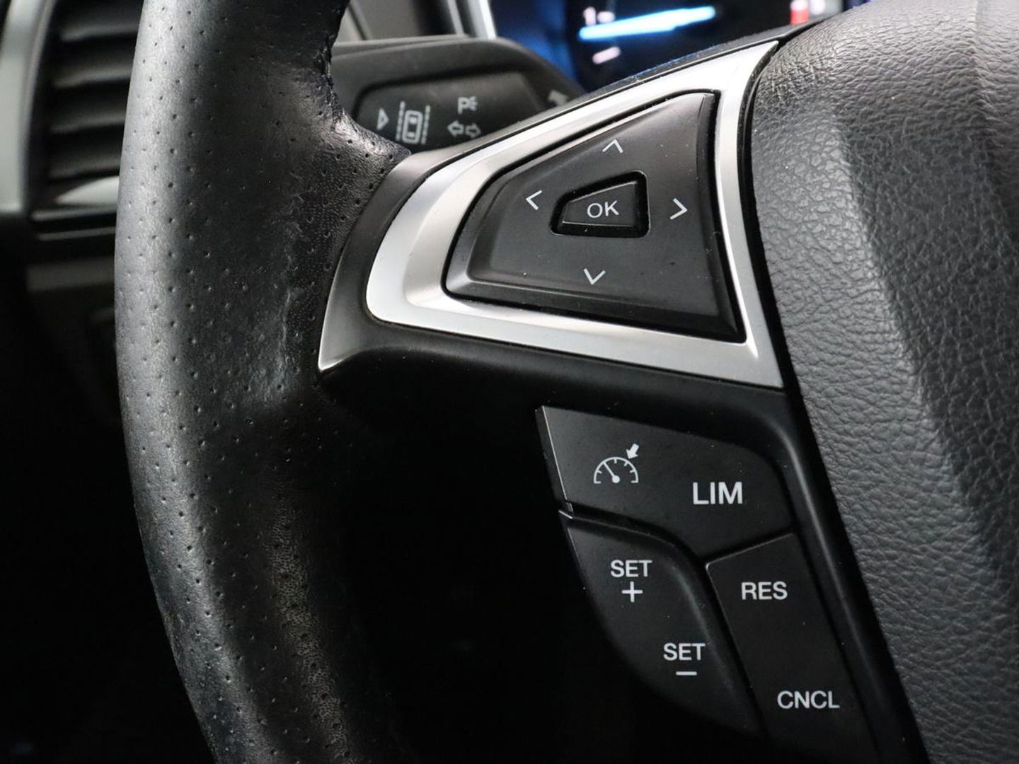 Ford Mondeo 2.0 TDCi ST Line | Panoramadak | Stoel & stuurverwarming | Camera | Trekhaak | Half leder | Navigatie | Achterbankverwarming | Park Assist
