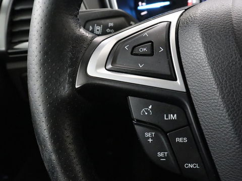 Ford Mondeo 2.0 TDCi ST Line | Panoramadak | Stoel & stuurverwarming | Camera | Trekhaak | Half leder | Navigatie | Achterbankverwarming | Park Assist