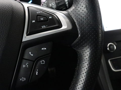 Ford Mondeo 2.0 TDCi ST Line | Panoramadak | Stoel & stuurverwarming | Camera | Trekhaak | Half leder | Navigatie | Achterbankverwarming | Park Assist