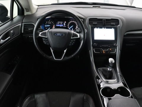Ford Mondeo 2.0 TDCi ST Line | Panoramadak | Stoel & stuurverwarming | Camera | Trekhaak | Half leder | Navigatie | Achterbankverwarming | Park Assist