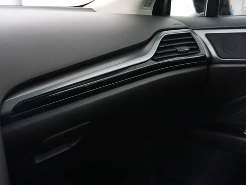 Ford Mondeo 2.0 TDCi ST Line | Panoramadak | Stoel & stuurverwarming | Camera | Trekhaak | Half leder | Navigatie | Achterbankverwarming | Park Assist