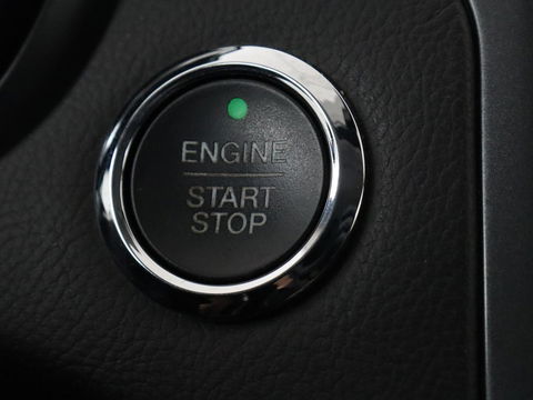 Ford Mondeo 2.0 TDCi ST Line | Panoramadak | Stoel & stuurverwarming | Camera | Trekhaak | Half leder | Navigatie | Achterbankverwarming | Park Assist
