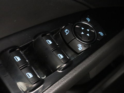 Ford Mondeo 2.0 TDCi ST Line | Panoramadak | Stoel & stuurverwarming | Camera | Trekhaak | Half leder | Navigatie | Achterbankverwarming | Park Assist