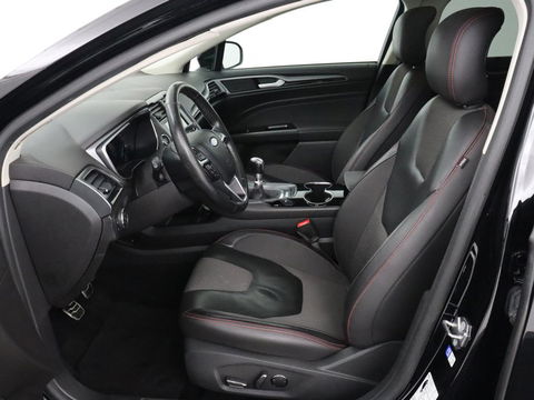 Ford Mondeo 2.0 TDCi ST Line | Panoramadak | Stoel & stuurverwarming | Camera | Trekhaak | Half leder | Navigatie | Achterbankverwarming | Park Assist