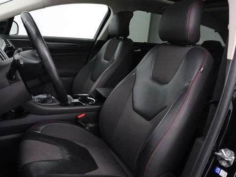 Ford Mondeo 2.0 TDCi ST Line | Panoramadak | Stoel & stuurverwarming | Camera | Trekhaak | Half leder | Navigatie | Achterbankverwarming | Park Assist