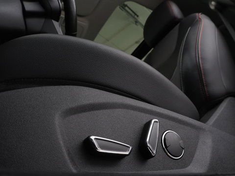 Ford Mondeo 2.0 TDCi ST Line | Panoramadak | Stoel & stuurverwarming | Camera | Trekhaak | Half leder | Navigatie | Achterbankverwarming | Park Assist