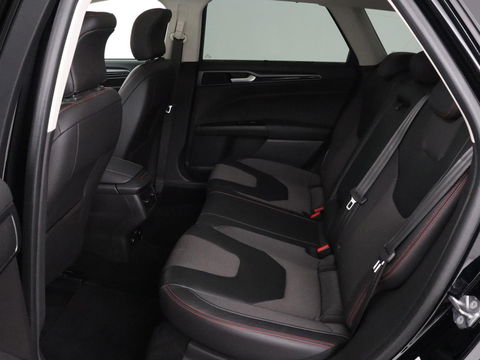 Ford Mondeo 2.0 TDCi ST Line | Panoramadak | Stoel & stuurverwarming | Camera | Trekhaak | Half leder | Navigatie | Achterbankverwarming | Park Assist