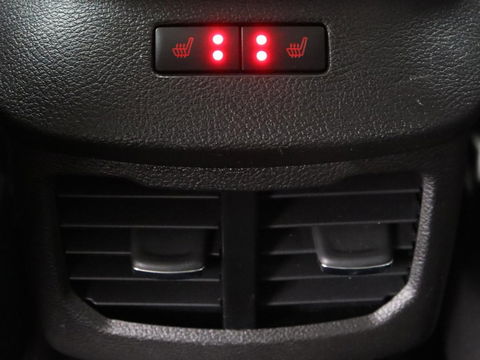 Ford Mondeo 2.0 TDCi ST Line | Panoramadak | Stoel & stuurverwarming | Camera | Trekhaak | Half leder | Navigatie | Achterbankverwarming | Park Assist