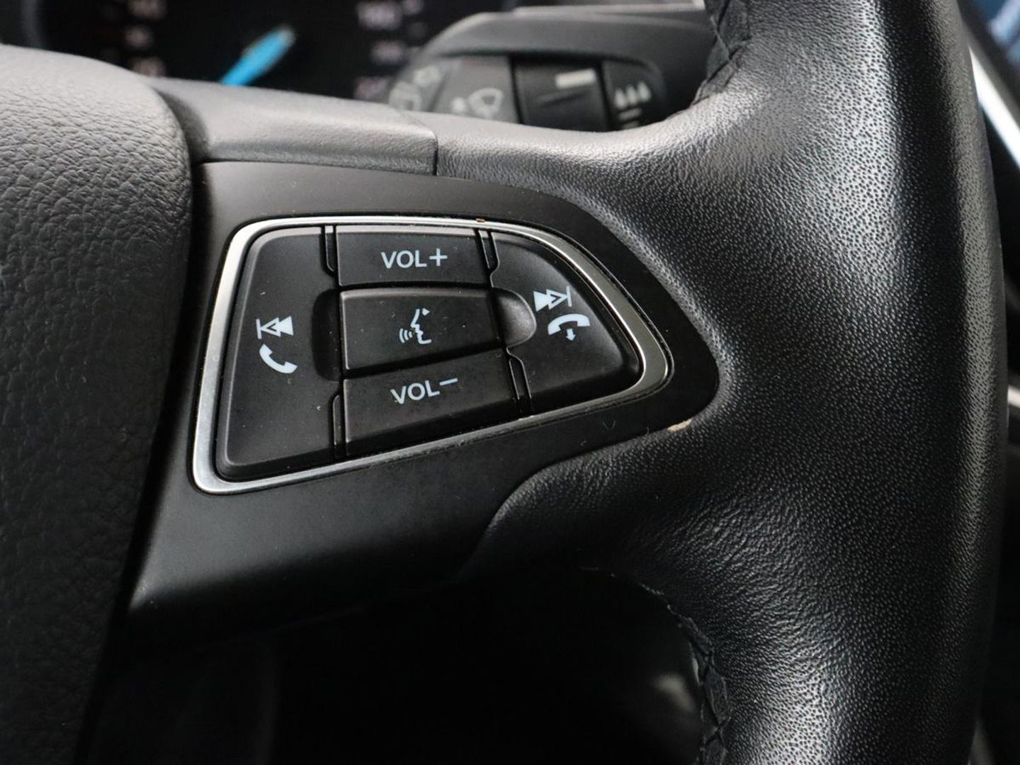 Ford C-MAX 1.5 TDCi Titanium | Carplay | Trekhaak | Navigatie | Verwarmde voorruit | Climate control | Keyless | Parkeerhulp | Cruise control