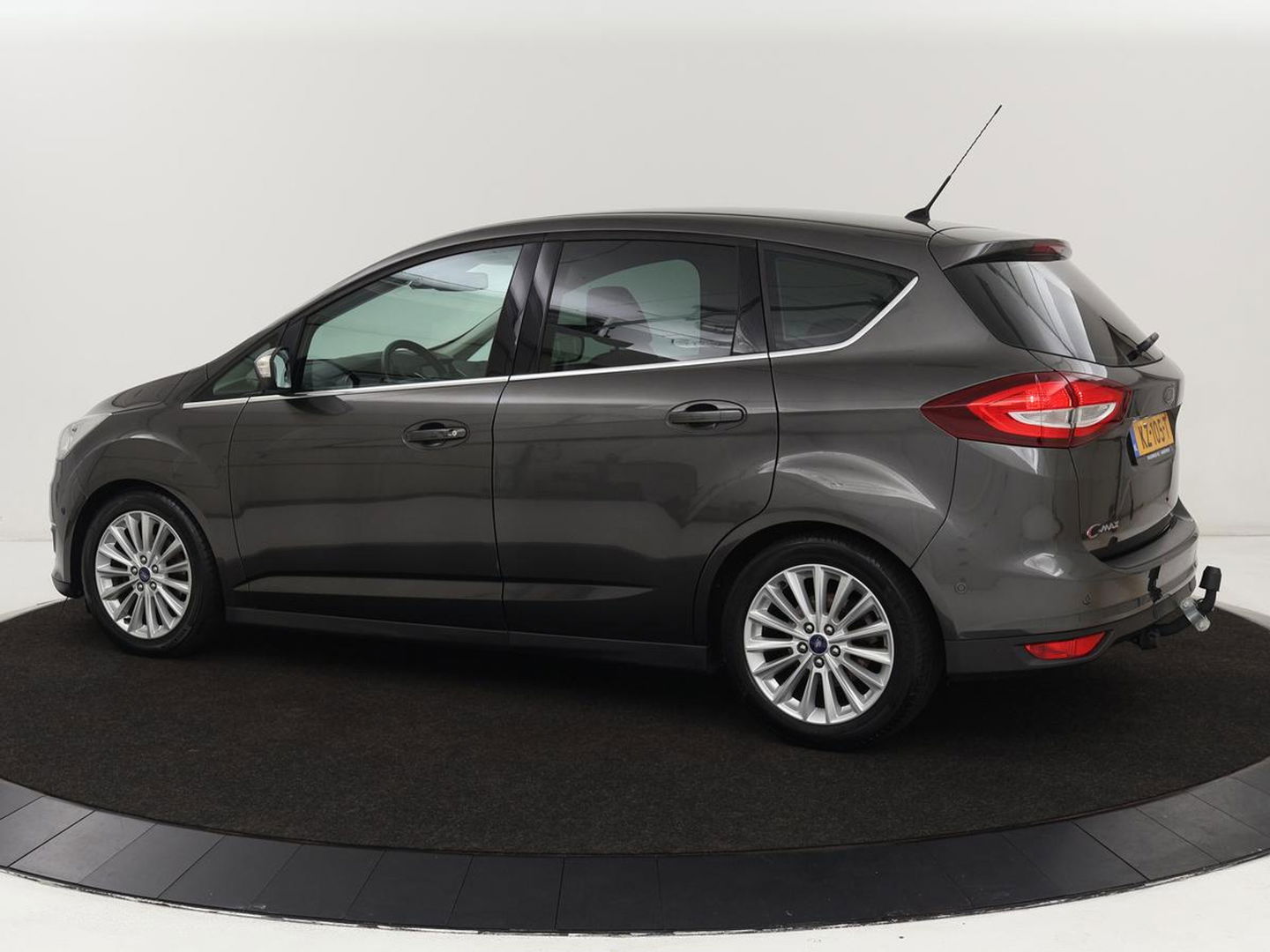Ford C-MAX 1.5 TDCi Titanium | Carplay | Trekhaak | Navigatie | Verwarmde voorruit | Climate control | Keyless | Parkeerhulp | Cruise control
