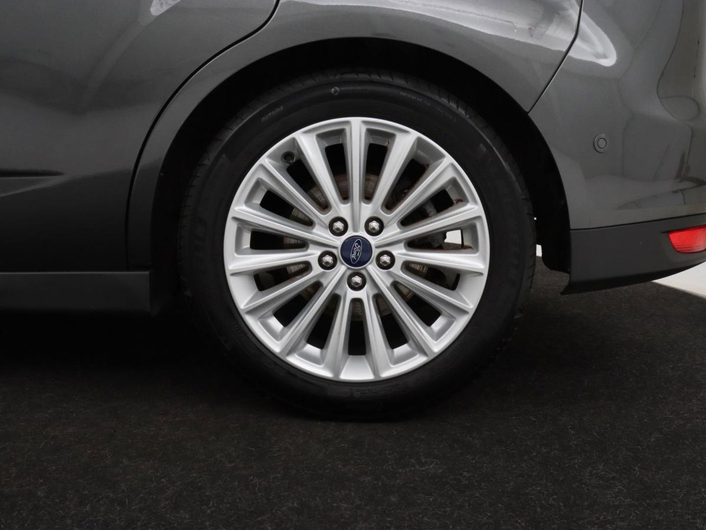 Ford C-MAX 1.5 TDCi Titanium | Carplay | Trekhaak | Navigatie | Verwarmde voorruit | Climate control | Keyless | Parkeerhulp | Cruise control