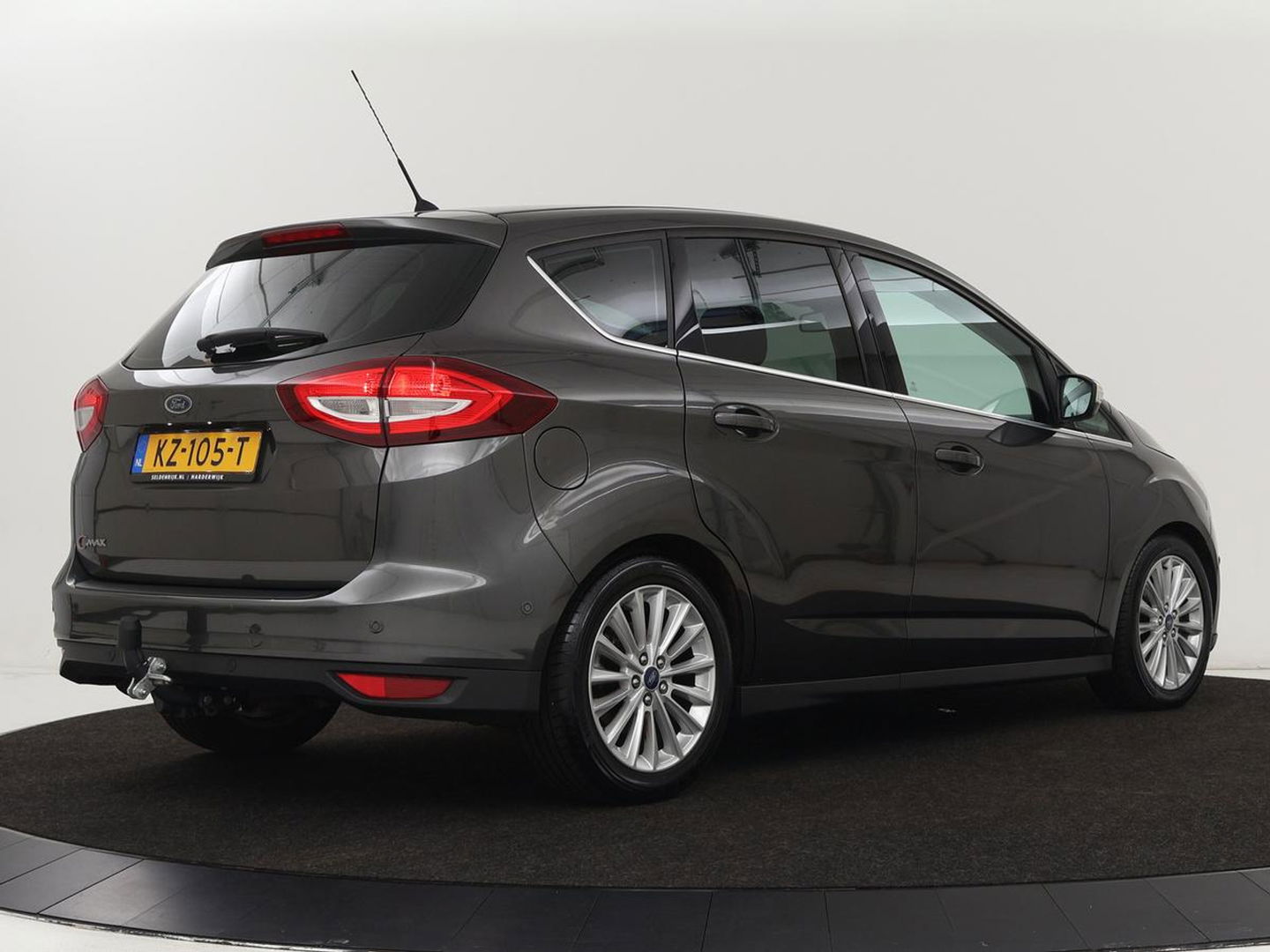 Ford C-MAX 1.5 TDCi Titanium | Carplay | Trekhaak | Navigatie | Verwarmde voorruit | Climate control | Keyless | Parkeerhulp | Cruise control