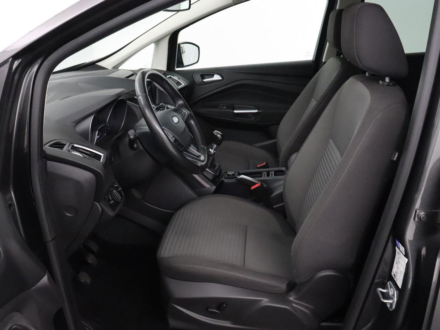 Ford C-MAX 1.5 TDCi Titanium | Carplay | Trekhaak | Navigatie | Verwarmde voorruit | Climate control | Keyless | Parkeerhulp | Cruise control
