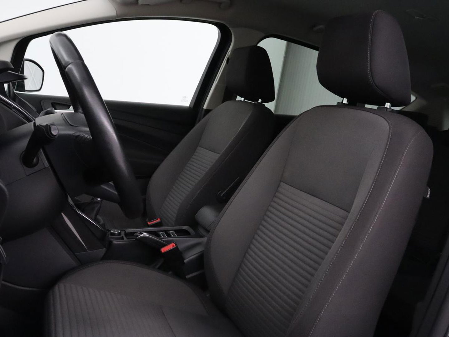 Ford C-MAX 1.5 TDCi Titanium | Carplay | Trekhaak | Navigatie | Verwarmde voorruit | Climate control | Keyless | Parkeerhulp | Cruise control