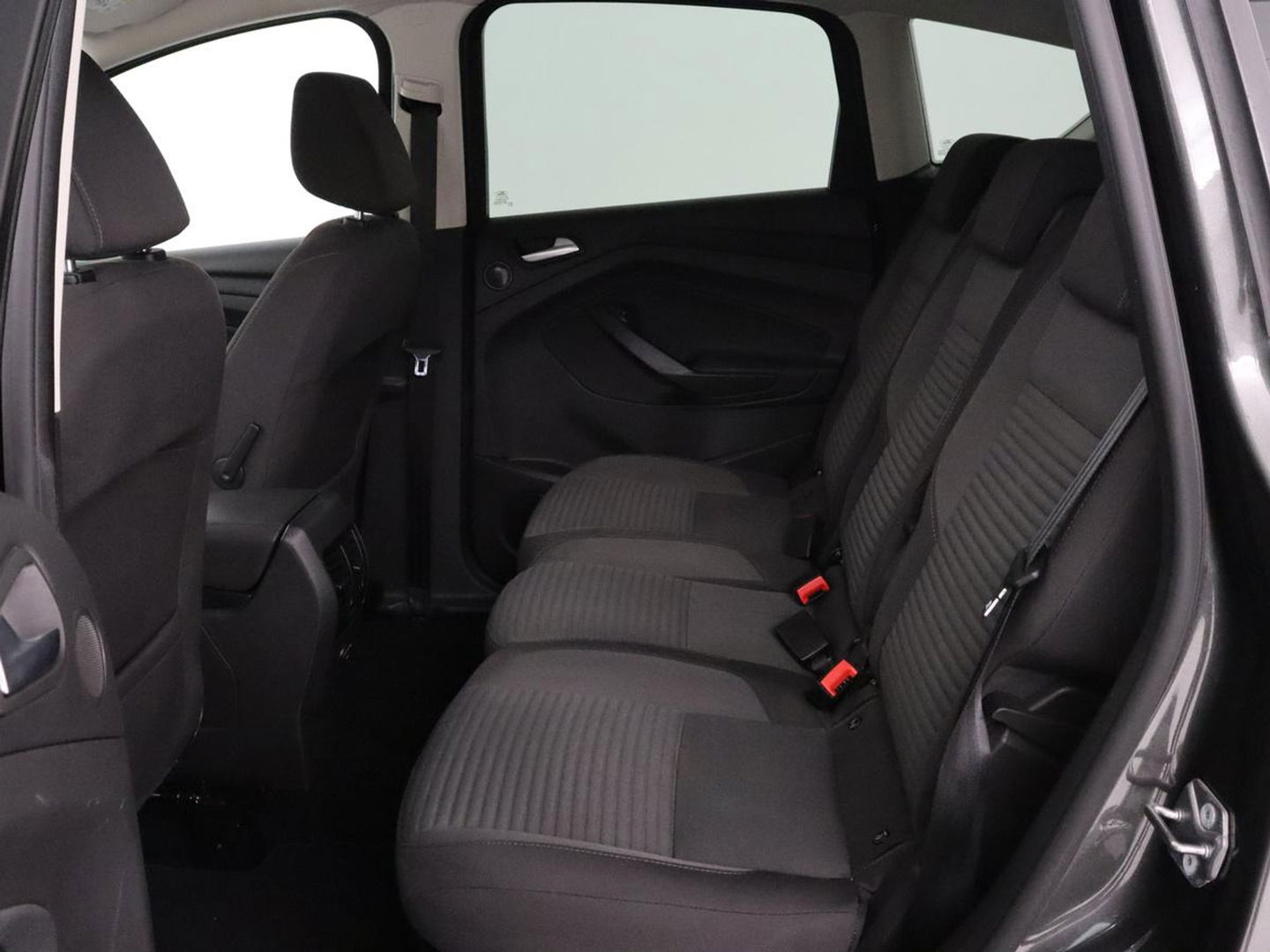 Ford C-MAX 1.5 TDCi Titanium | Carplay | Trekhaak | Navigatie | Verwarmde voorruit | Climate control | Keyless | Parkeerhulp | Cruise control