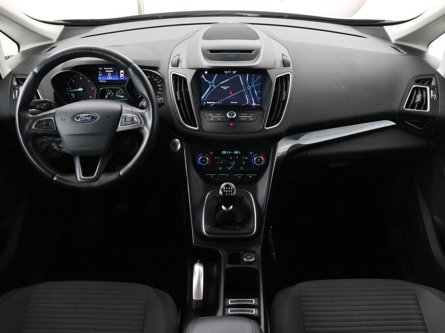 Ford C-MAX 1.5 TDCi Titanium | Carplay | Trekhaak | Navigatie | Verwarmde voorruit | Climate control | Keyless | Parkeerhulp | Cruise control