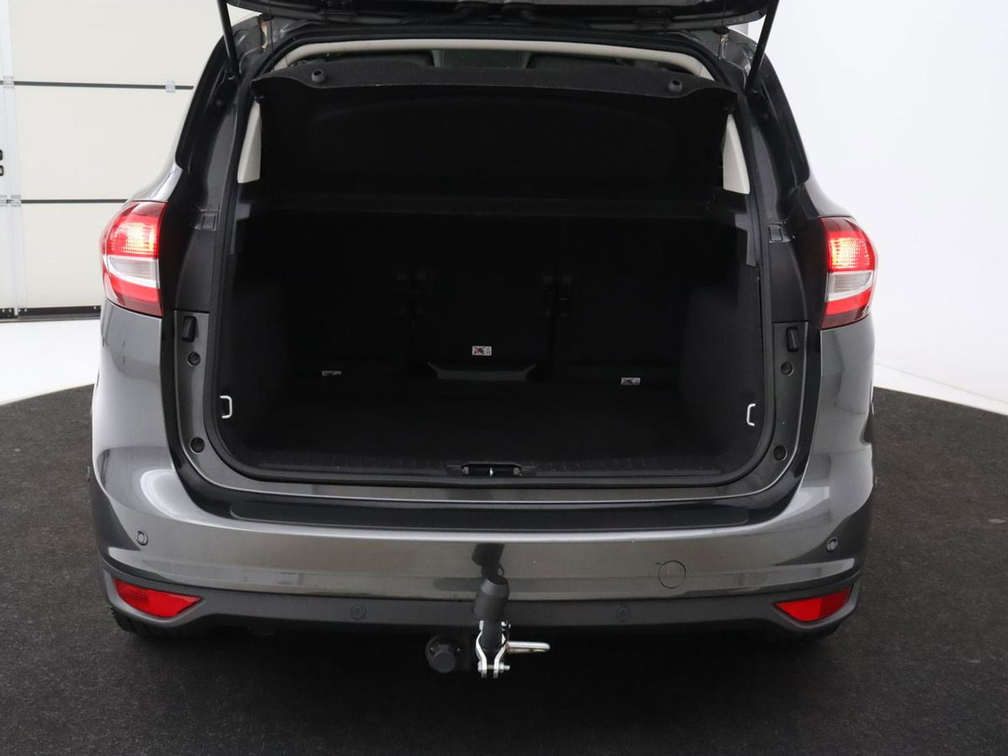 Ford C-MAX 1.5 TDCi Titanium | Carplay | Trekhaak | Navigatie | Verwarmde voorruit | Climate control | Keyless | Parkeerhulp | Cruise control