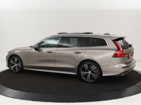 Volvo V60 2.0 T8 Twin Engine AWD Inscription | Panoramadak | Stoelventilatie | Leder | Massage | Adaptive cruise | Carplay | Harman/Kardon | Navigatie | Full LED | Stuurverwarming