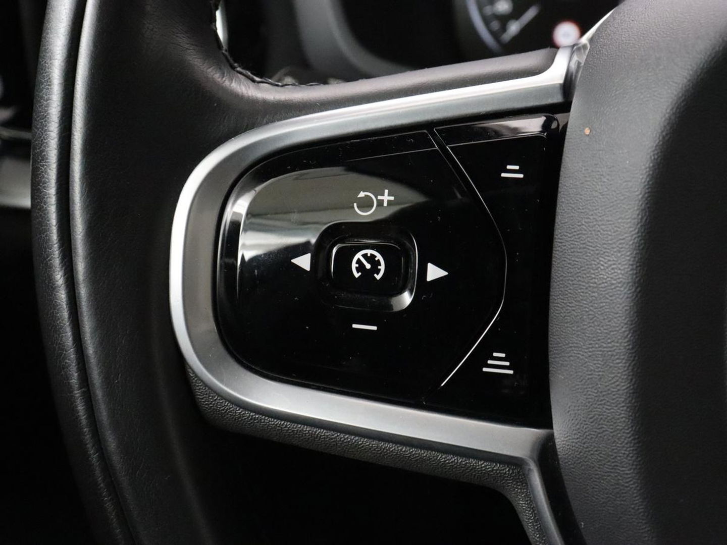 Volvo V60 2.0 T8 Twin Engine AWD Inscription | Panoramadak | Stoelventilatie | Leder | Massage | Adaptive cruise | Carplay | Harman/Kardon | Navigatie | Full LED | Stuurverwarming