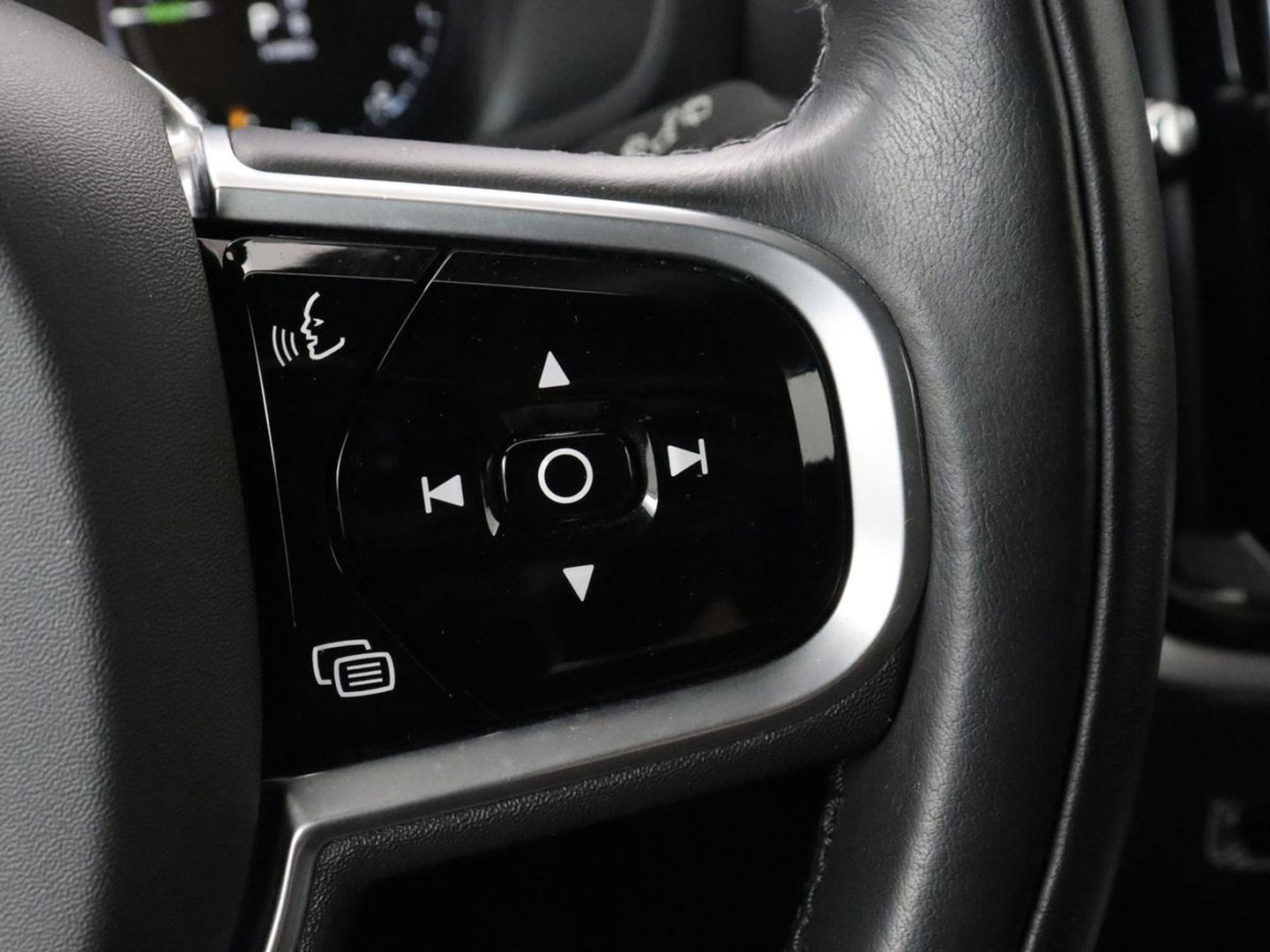 Volvo V60 2.0 T8 Twin Engine AWD Inscription | Panoramadak | Stoelventilatie | Leder | Massage | Adaptive cruise | Carplay | Harman/Kardon | Navigatie | Full LED | Stuurverwarming