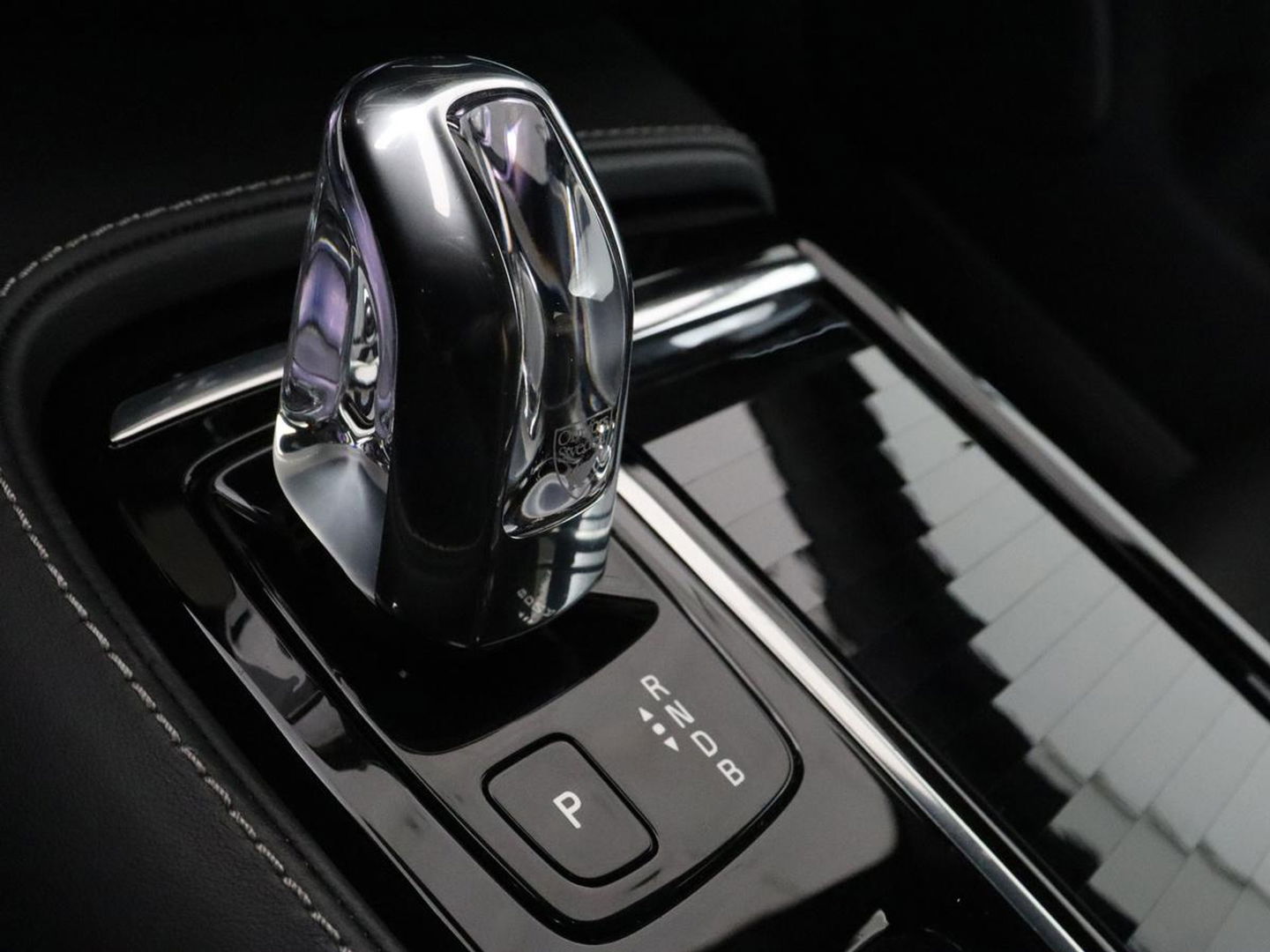 Volvo V60 2.0 T8 Twin Engine AWD Inscription | Panoramadak | Stoelventilatie | Leder | Massage | Adaptive cruise | Carplay | Harman/Kardon | Navigatie | Full LED | Stuurverwarming
