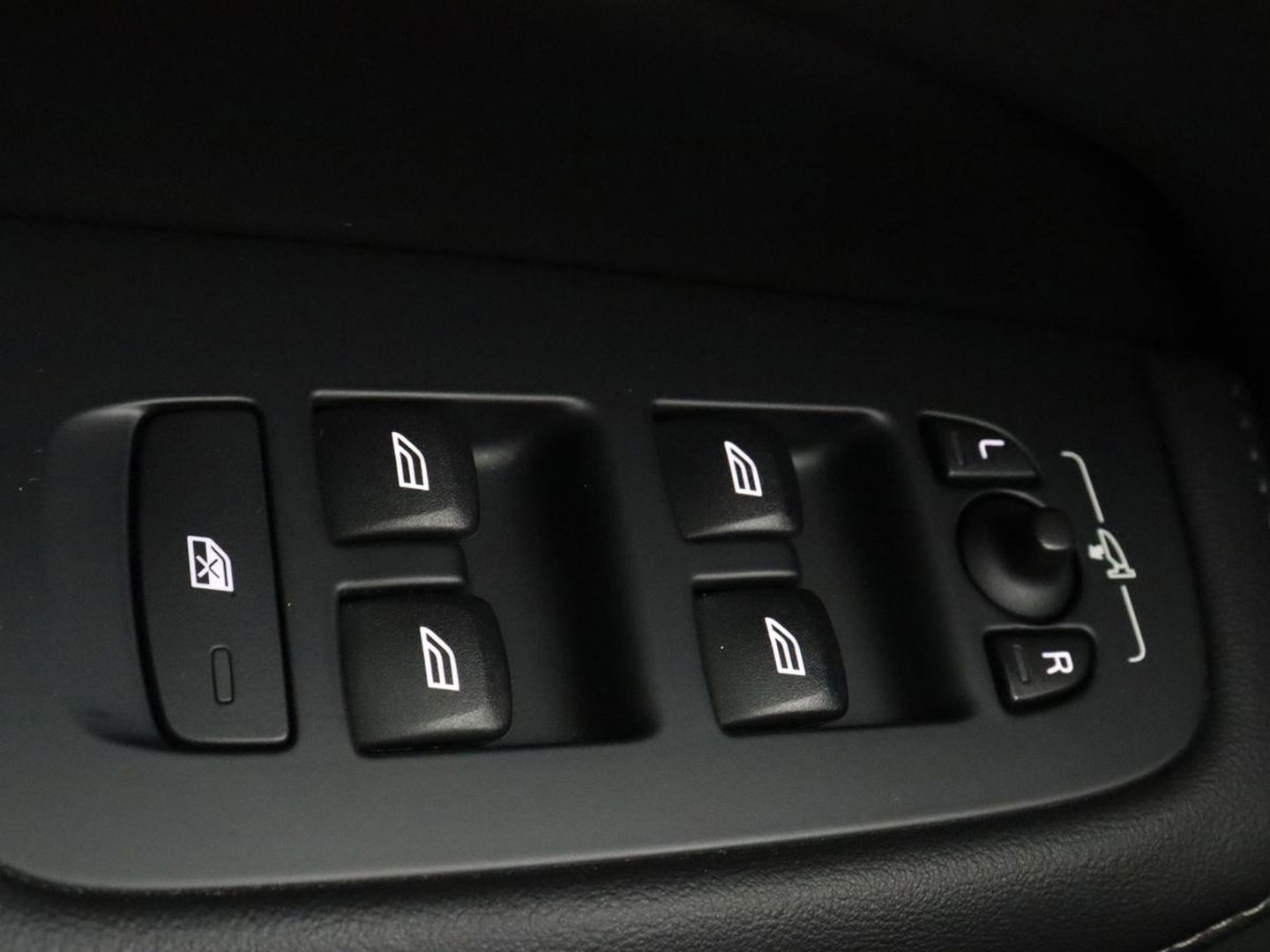 Volvo V60 2.0 T8 Twin Engine AWD Inscription | Panoramadak | Stoelventilatie | Leder | Massage | Adaptive cruise | Carplay | Harman/Kardon | Navigatie | Full LED | Stuurverwarming